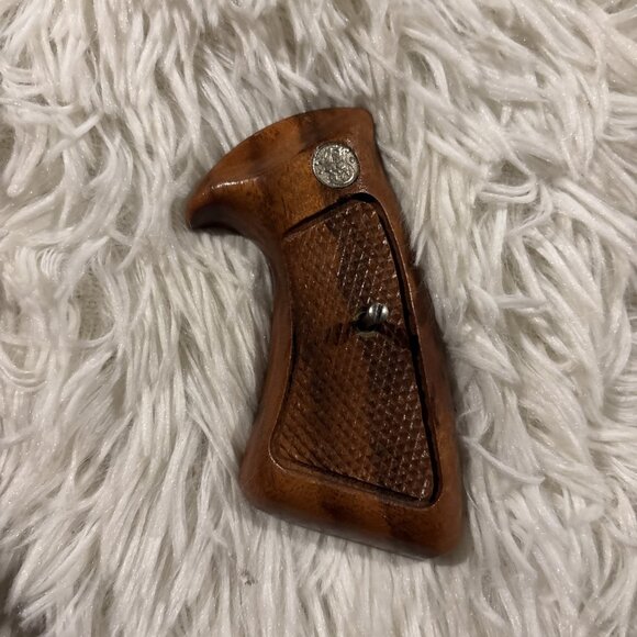Smith And Wesson OEM Round Butt Wood Grips Checkered - Picture 3 of 6
